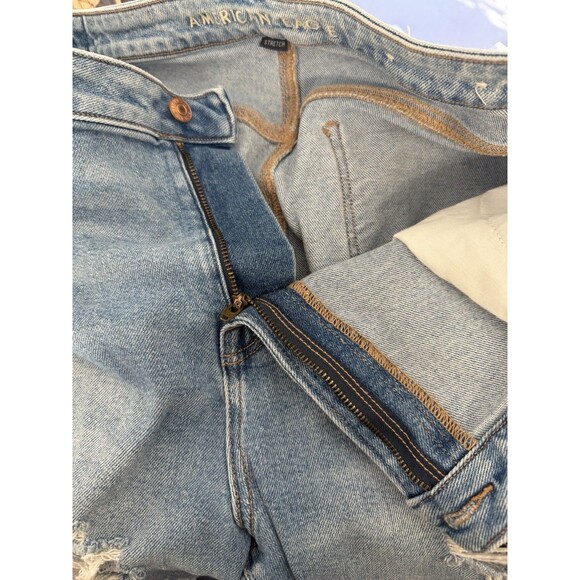 American Eagle Women’s Ripped Mom Jeans Size 16 Light Wash Distressed Denim - Picture 7 of 9